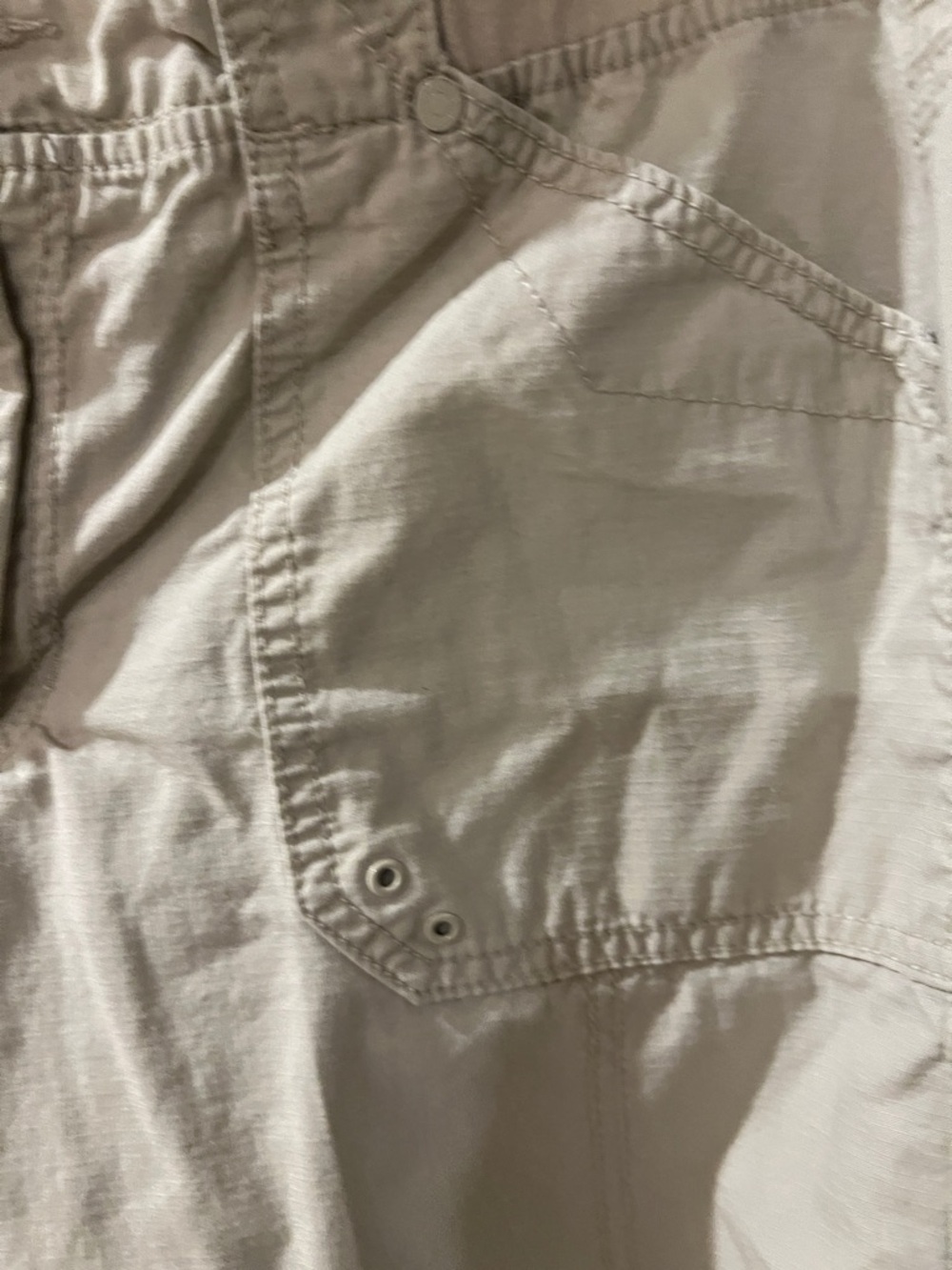 Gloria Vanderbilt Cream Cargo Shorts with Cuffed Hem Elastic Waistband Size 12 - Picture 4 of 6